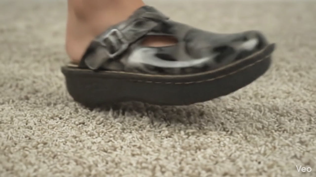 Nursing clogs